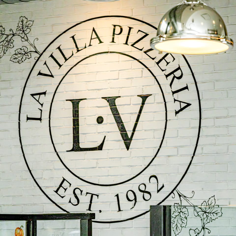 La Villa Pizzeria wall mural.