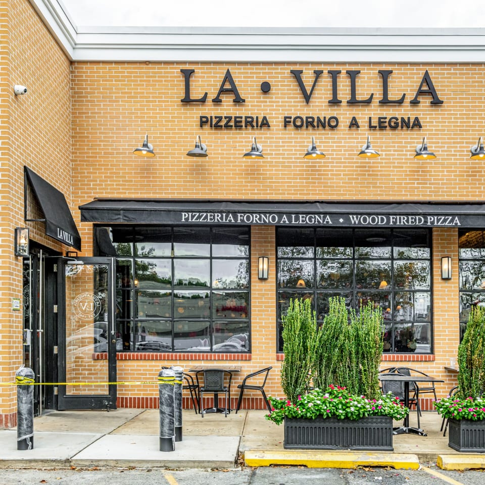 La Villa Pizzeria exterior.